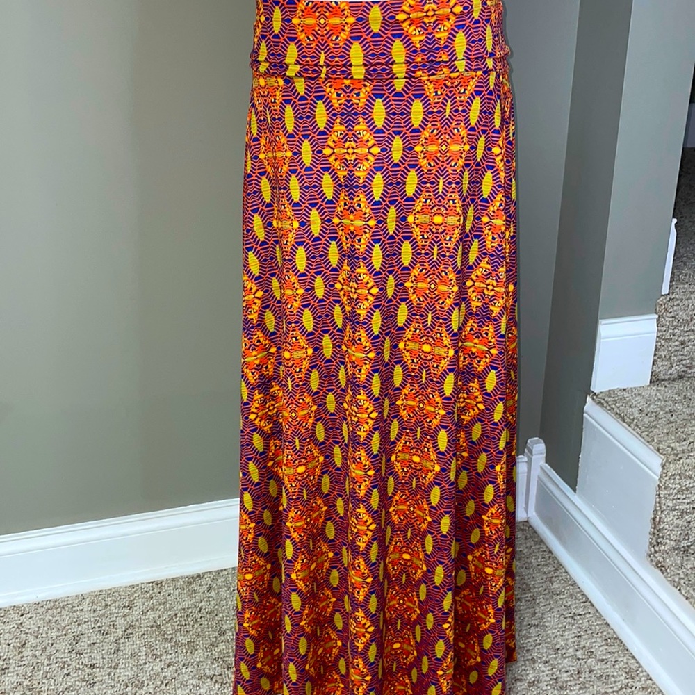 Medium maxi skirt. Lularoe brand. Nice fun print. Fold over waistband